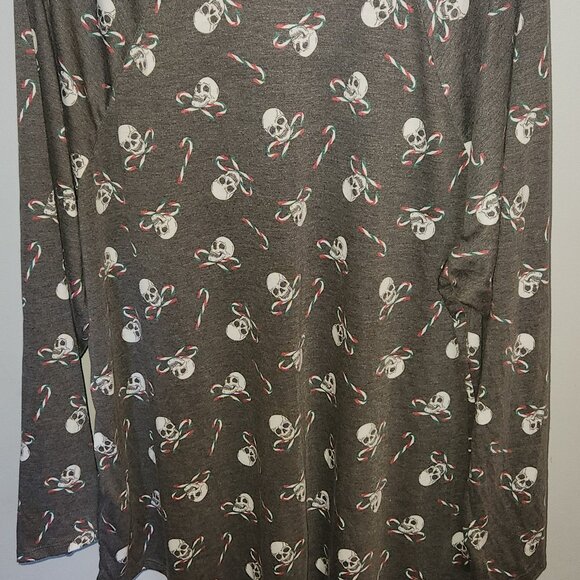 Torrid Skulls and Candy Canes long-sleeved shirt - Picture 4 of 6